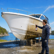 Båttvätt skrov med oxalsyra