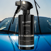 Fönstertvätt för bil tar bort imma