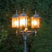 Lyktstolpe antik med glödlampa från Vikingprodukter